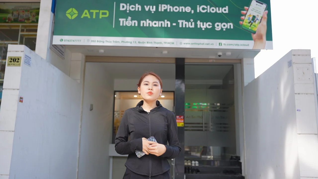 Nhân viên An Tín Phát tại điểm tiếp nhận và tư vấn khách hàng